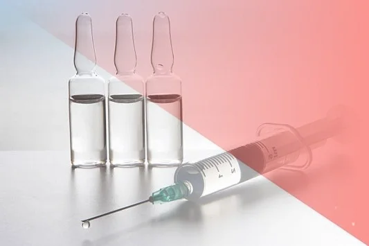 ампулы и шприц ампулы и шприц